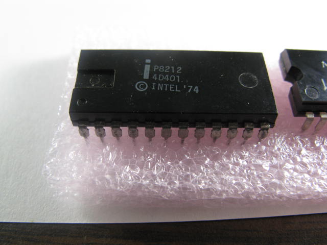 920-029847--8 bit latch--P8212